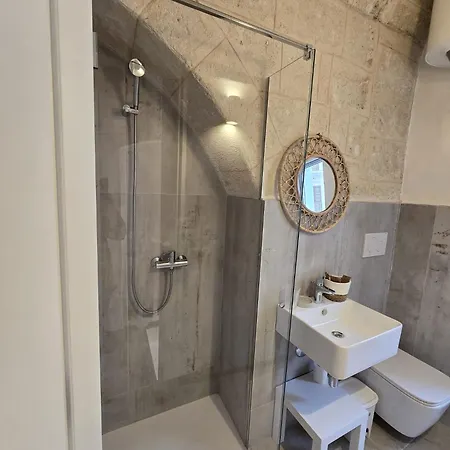 La Nella Corte Monopoli